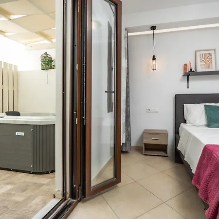 Neroessa - Naxos With Private Jacuzzi *