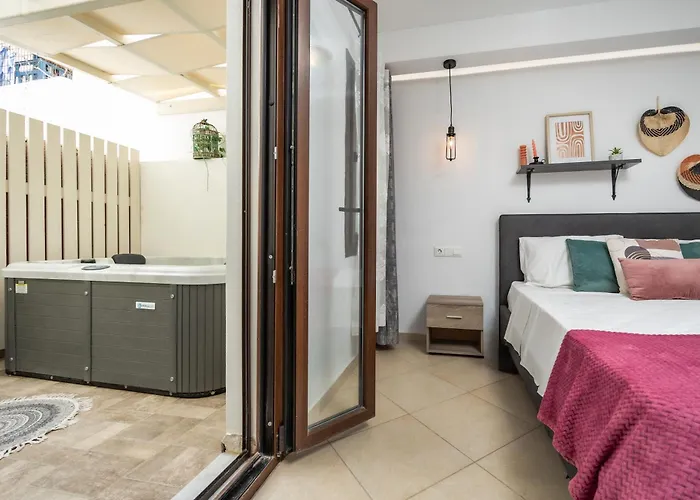 Neroessa - Naxos With Private Jacuzzi *