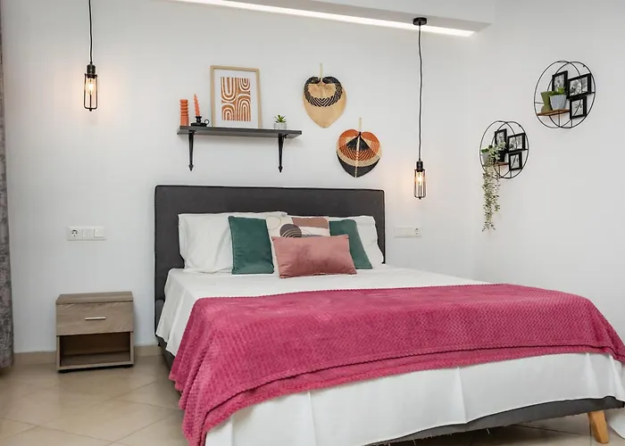 Neroessa - Naxos With Private Jacuzzi Apartment