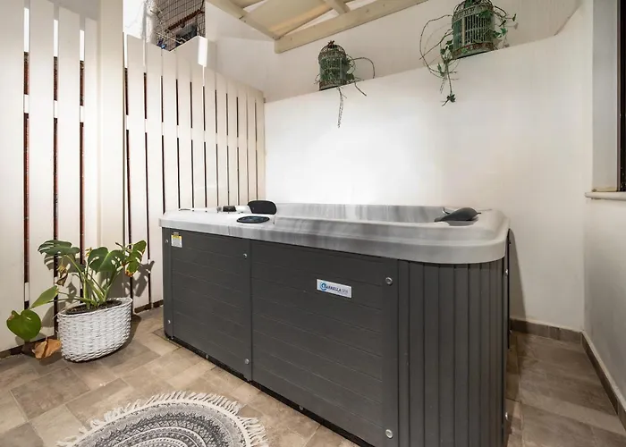 Neroessa - Naxos With Private Jacuzzi Apartment *